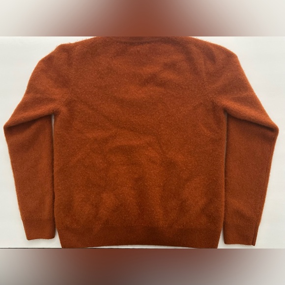 Gobi Women's Burnt Orange V-Neck cashmere Sweater - Picture 2 of 9